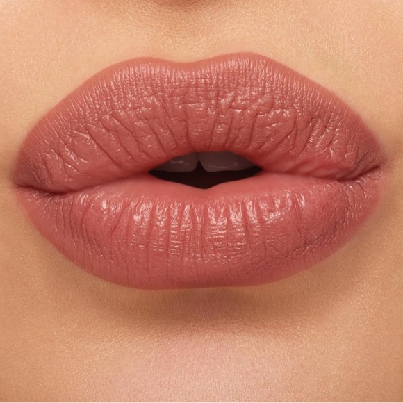 ⚡️M•A•C lipstick in “Velvet Teddy”👄🧸 - Picture 1 of 4